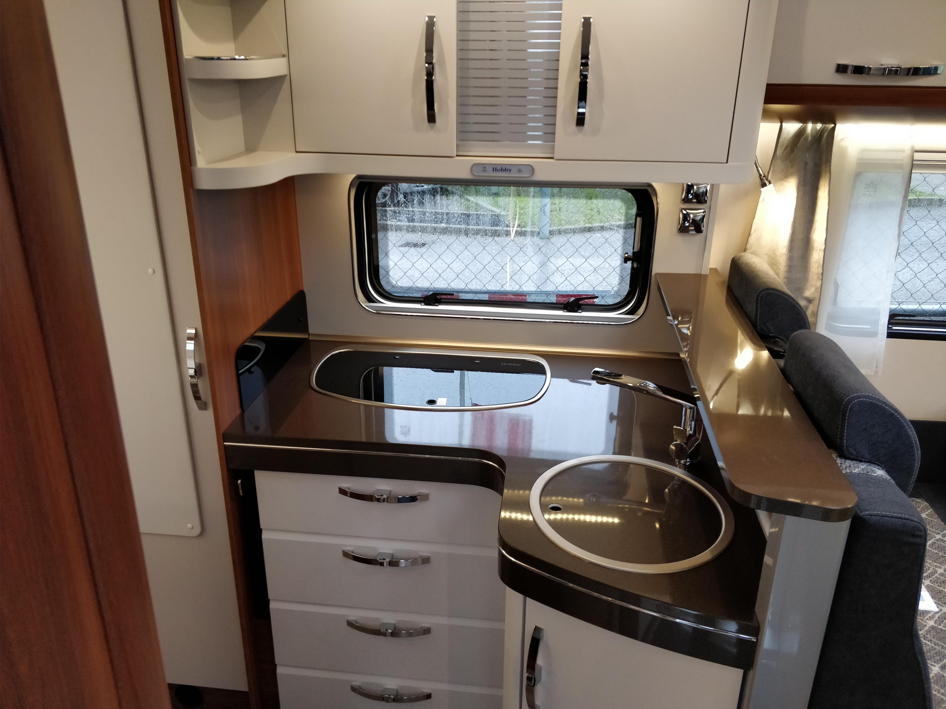 Hobby Optima De Luxe T65 FL vinkelkøkken