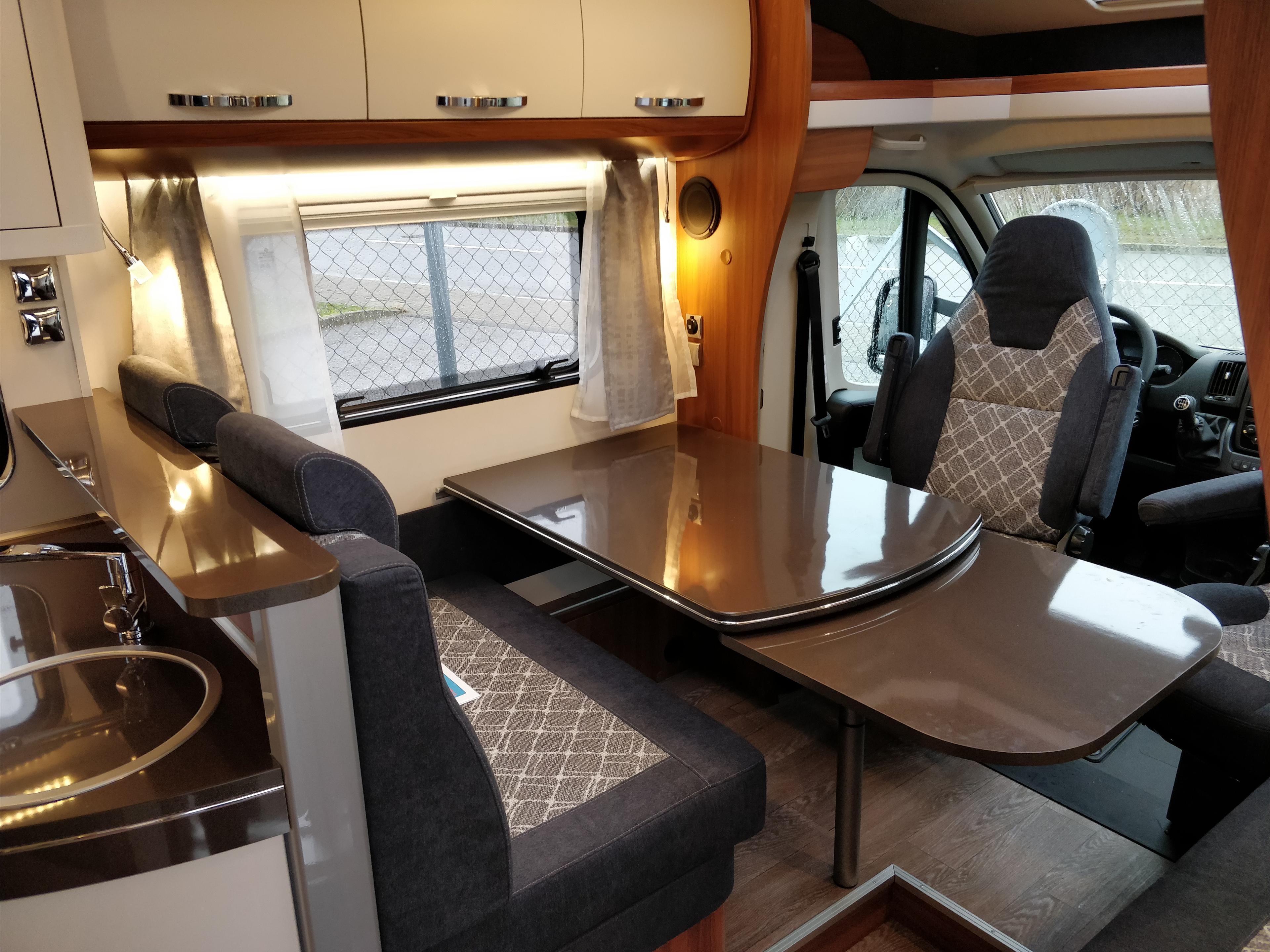 Hobby Optima De Luxe T65 FL køkken
